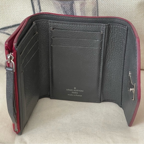 LOUIS VUITTON MyLockMe Compact Wallet in red and cream leather⭐️💯AuThEnTiC - Picture 8 of 15